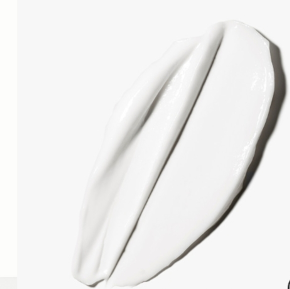 Olay Regenerist Vitamin C + Peptide 24 - Picture 3 of 6